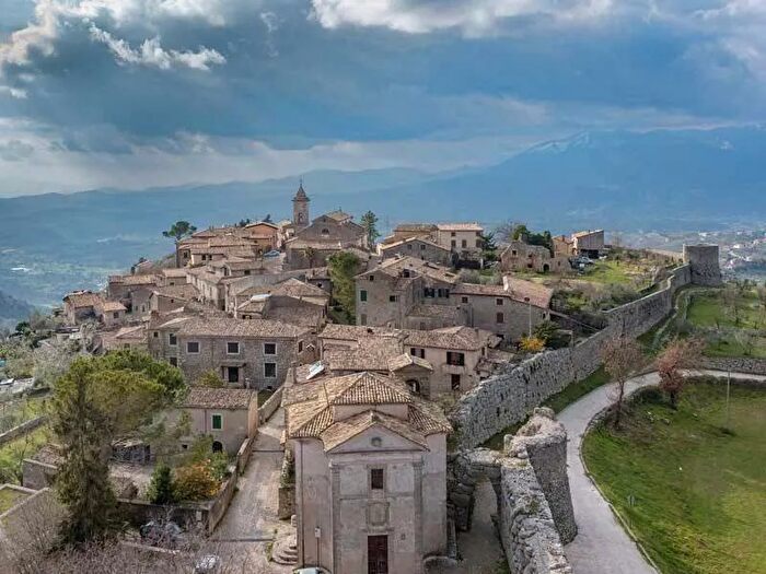 Casa con 5 locali in vendita in Via Civitavecchia Arpino Frosinone, Arpino