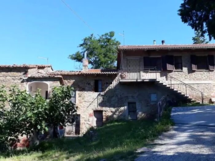 Casa con 6 locali in vendita in Passignano Sul Trasimeno
