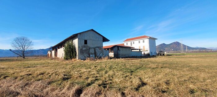Casa con 6 locali in vendita in Strada Toschera, Cumiana