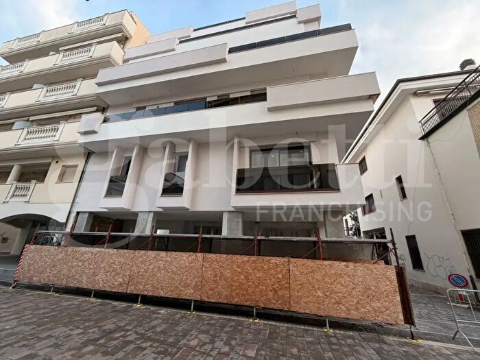 Appartamento trilocale in vendita in Via Carducci, Tortoreto