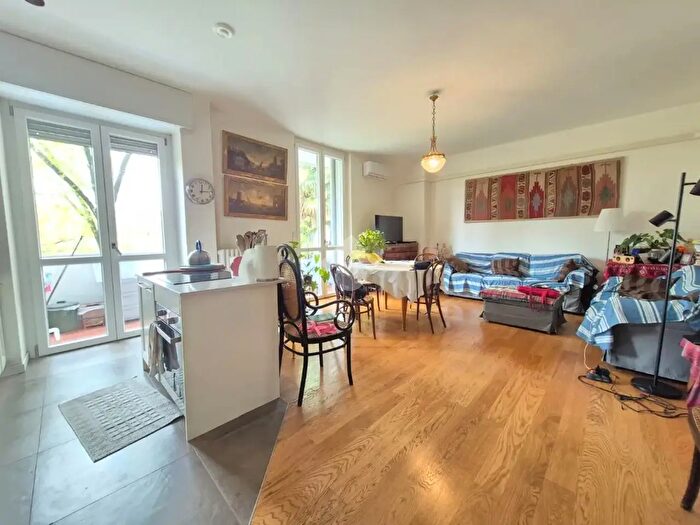 Appartamento trilocale in vendita in Via Passo Mendola, Milano