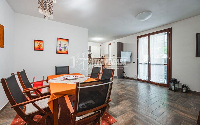 Casa con 5 locali in vendita in Correggio