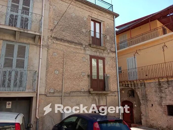 Casa bilocale in vendita in Vico Giuseppe Giusti, Gioiosa Ionica