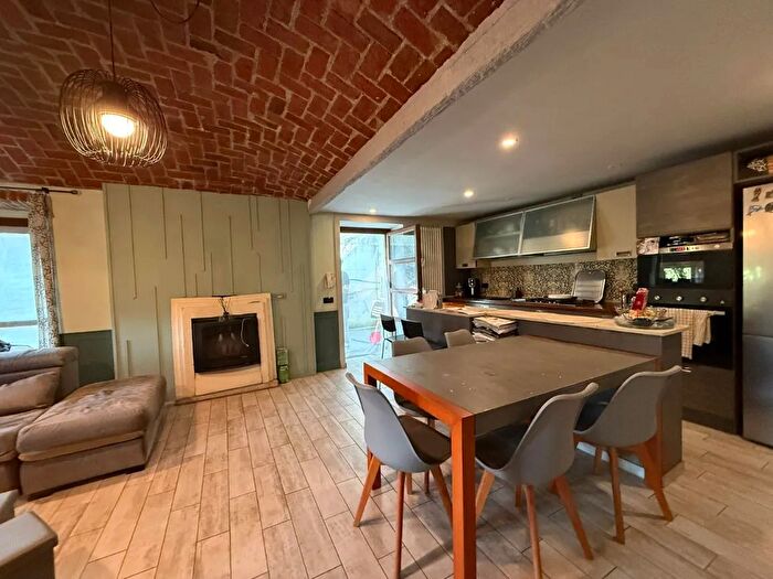 Casa con 13 locali in vendita in Via Loreto, Lanzo Torinese