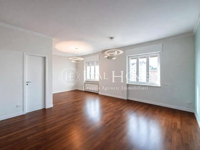 Appartamento con 5 locali in vendita in Via Alberico da Rosciate, Bergamo