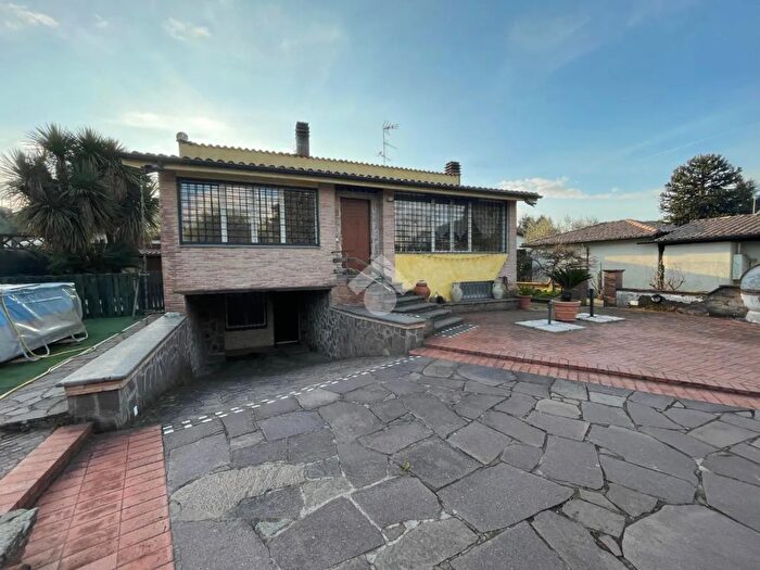 Casa con 6 locali in vendita in Via Casilina, San Cesareo