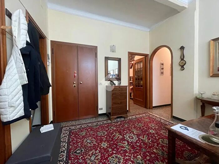 Appartamento con 5 locali in vendita in Appartamento Via Bonifaccio, Genova