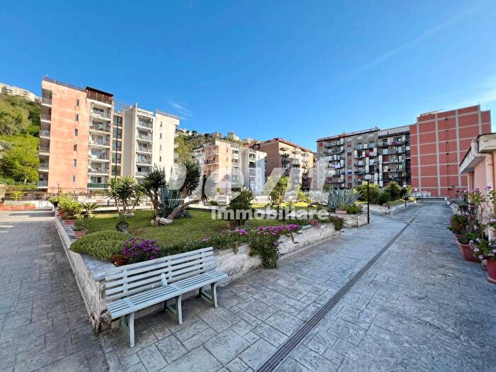 Appartamento trilocale in affitto in Via Campegna, Fuorigrotta, Napoli
