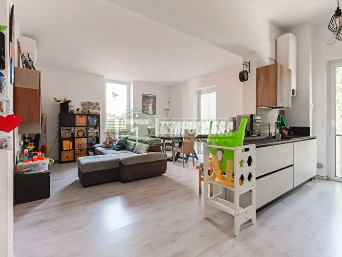 Appartamento trilocale in vendita in Via Rimembranze, Bernareggio