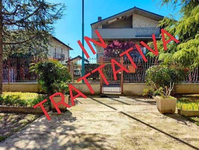 Appartamento quadrilocale in vendita in Via Monsignor Lazzari, Cologno Al Serio