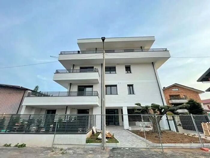 Appartamento trilocale in vendita in Via Venezia, Cesano Maderno