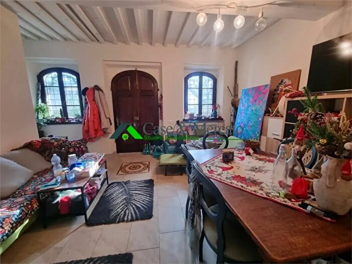 Casa con 8 locali in vendita in Porcari