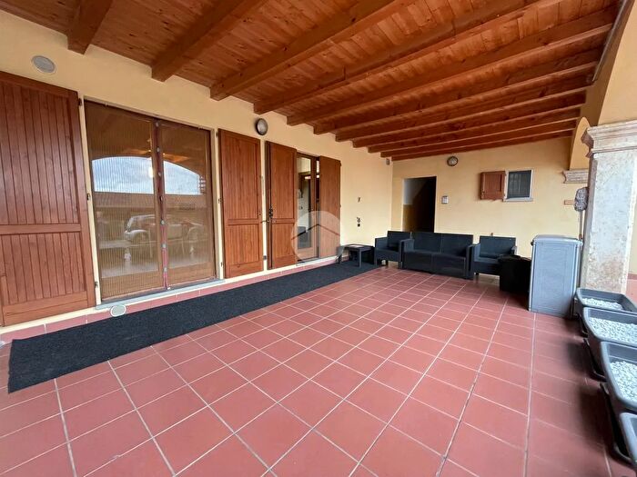 Appartamento bilocale in vendita in Via C Battisti, Zandobbio