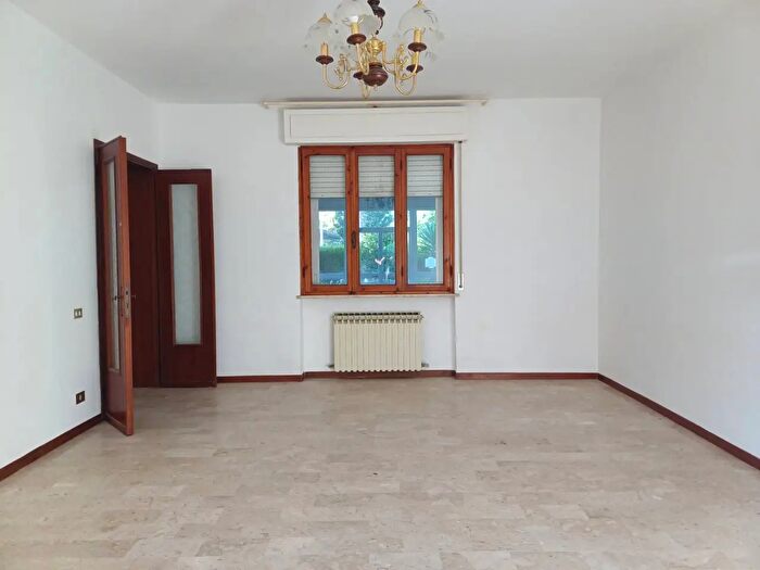 Appartamento con 5 locali in affitto in Via Dini, San Giuliano Terme
