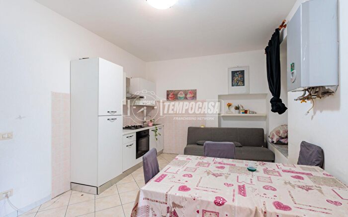 Appartamento bilocale in vendita in Via Ugoleto, Parma