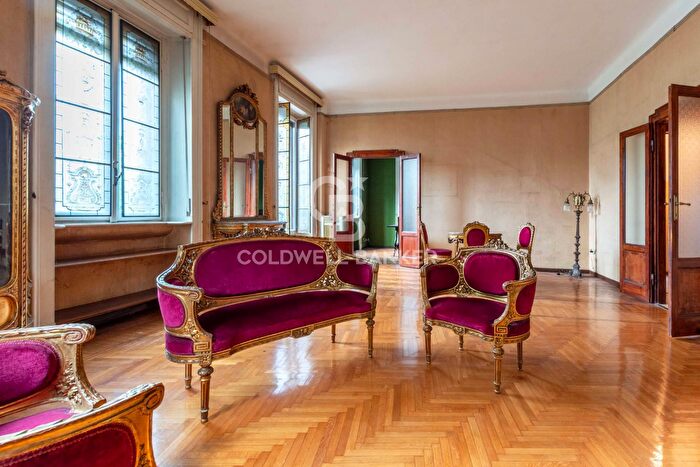 Appartamento quadrilocale in vendita in Via Davide Carnaghi, Milano