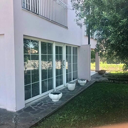 Casa con 8 locali in vendita in Via Forche Castelfranco Veneto, Castelfranco Veneto