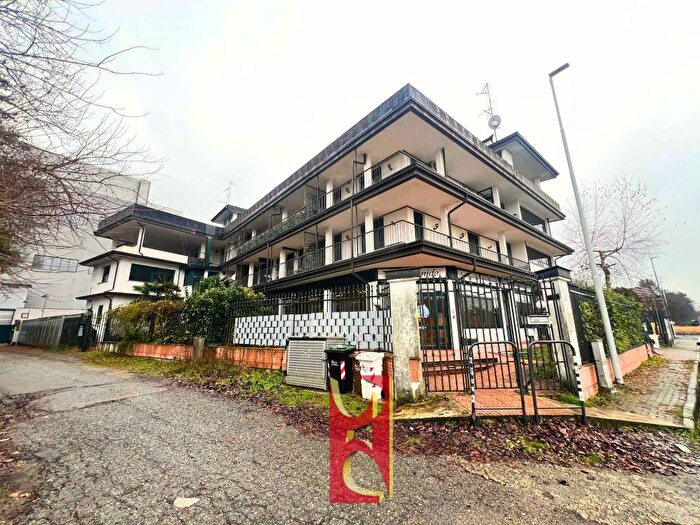 Appartamento bilocale in affitto in Via Campo dei Fiori, Ospedale, Busto Arsizio