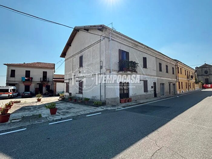 Casa con 7 locali in vendita in Via Pontestura, Camino