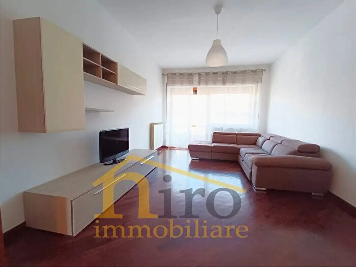 Appartamento con 5 locali in affitto in Via Lucania, Pescara