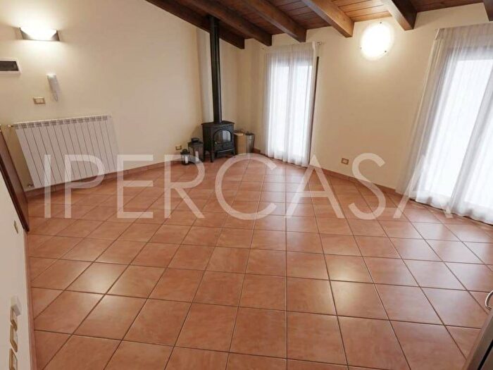 Appartamento trilocale in affitto in Via San Michele, Centro Storico, Modena