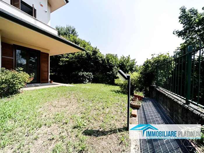 Casa con 5 locali in vendita in Correzzana