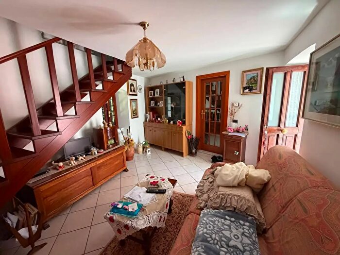 Casa con 7 locali in vendita in Via Sandro Pertini, Luni