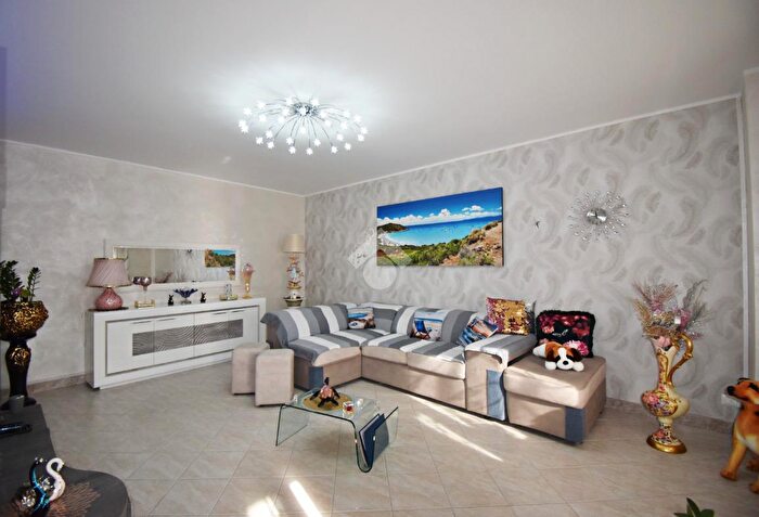 Casa con 5 locali in vendita in Via Ricca, Bollengo