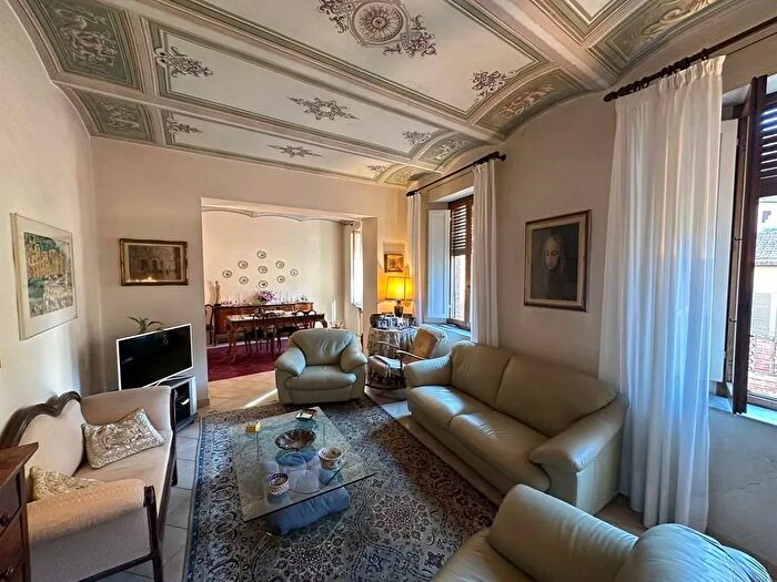 Appartamento con 6 locali in vendita in Siena