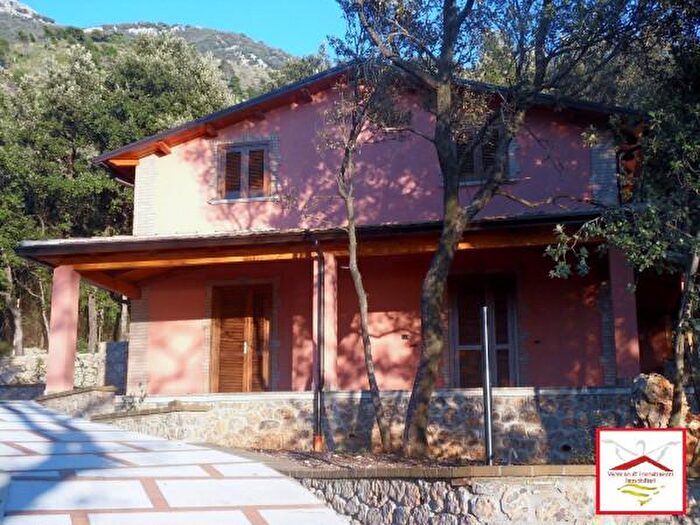 Casa quadrilocale in vendita in Via Acquafredda Nitti, Maratea