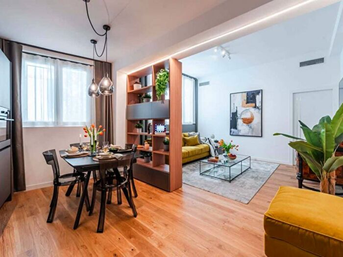 Appartamento trilocale in affitto in Via Uberto Visconti di Modrone, Palestro, Milano