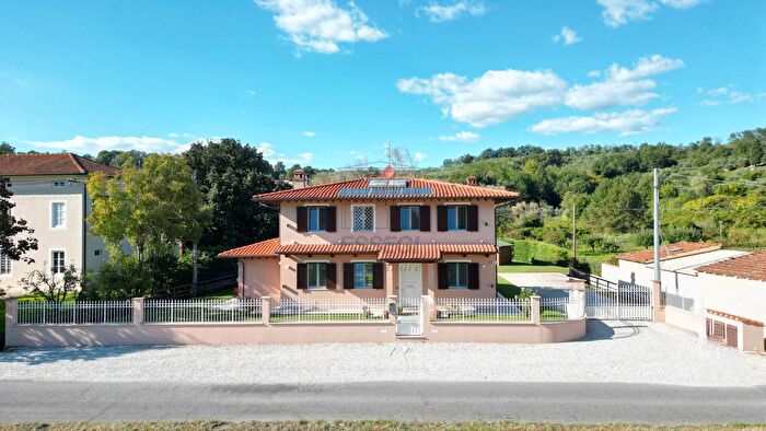 Casa con 6 locali in vendita in Via di San Ginese, Capannori