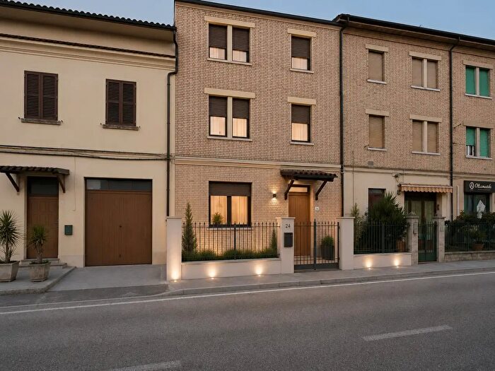 Casa con 10 locali in vendita in Via IV Novembre, Castelfidardo