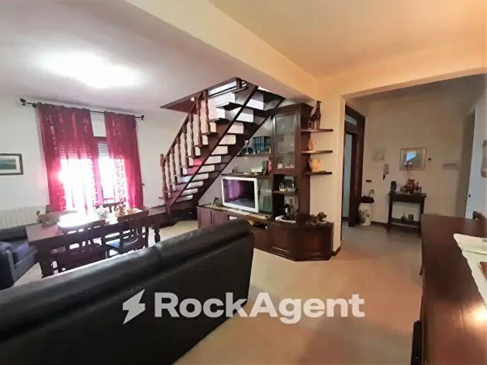 Appartamento con 5 locali in vendita in Via del Carmine, Acquapendente