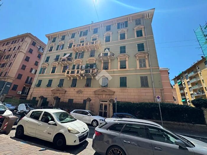 Appartamento trilocale in vendita in Via Luciano Zamperini, Genova
