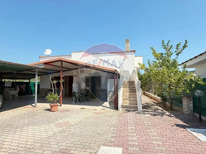 Casa con 6 locali in vendita in Localita Palude Mezzane, Vieste
