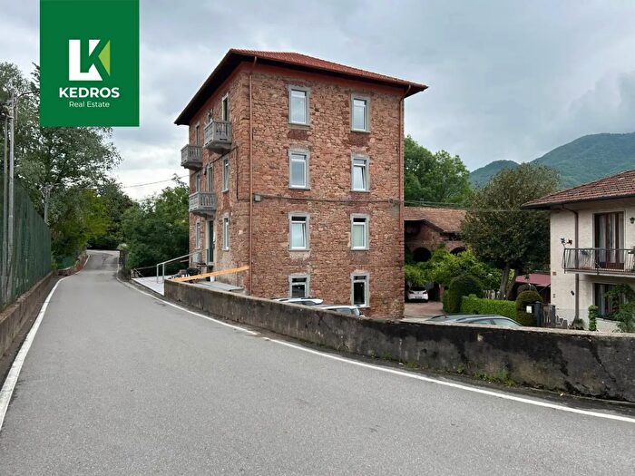 Appartamento bilocale in vendita in Via Giannina Guerneri, Cuasso Al Monte