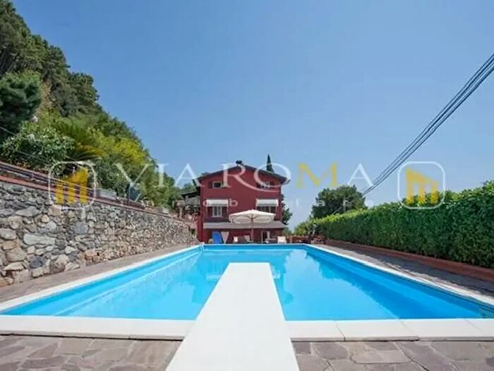 Casa con 7 locali in vendita in Capannori