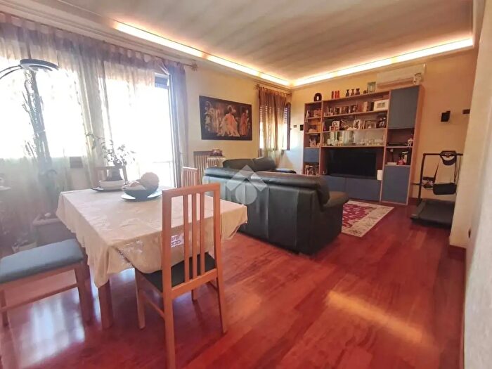 Appartamento con 5 locali in vendita in Via Nino Ilari, Roma