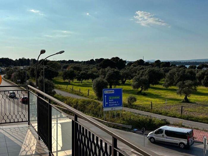 Appartamento trilocale in affitto in Via Giuseppe Speziale, Solito Corvisea, Taranto