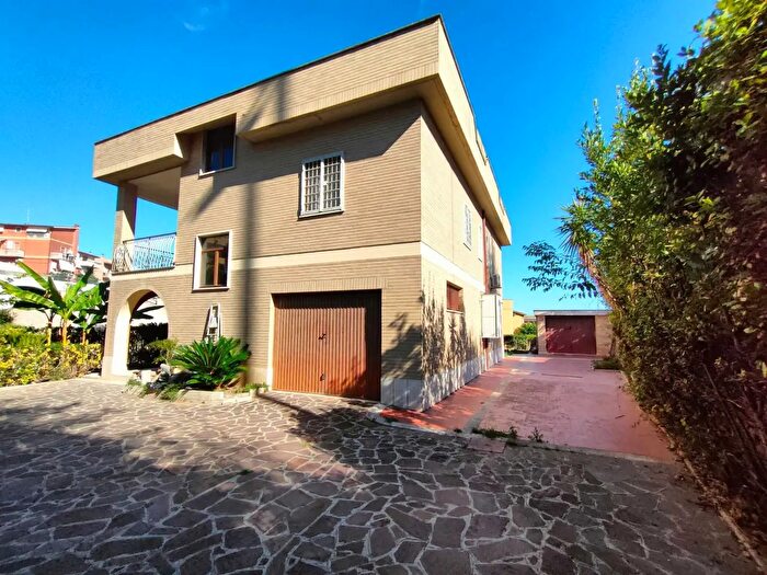 Appartamento con 7 locali in vendita in Via Terruggia, Roma