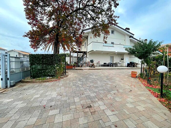 Casa trilocale in vendita in Via del Divino Amore, Marino