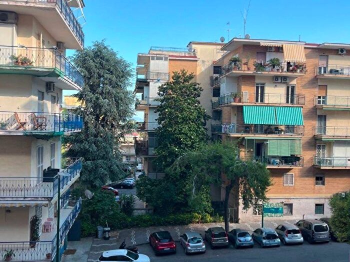 Appartamento quadrilocale in affitto in Viale degli Astronauti, Colli Aminei Capodimonte, Napoli