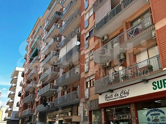 Appartamento con 5 locali in affitto in Via Medaglie d'Oro, Taranto