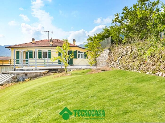 Casa con 11 locali in vendita in Località Santa Maria, Calice Al Cornoviglio
