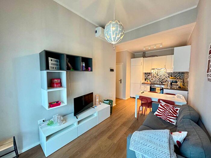 Appartamento trilocale in affitto in Via Gioacchino Rossini, Porta al Prato San Jacopino, Firenze