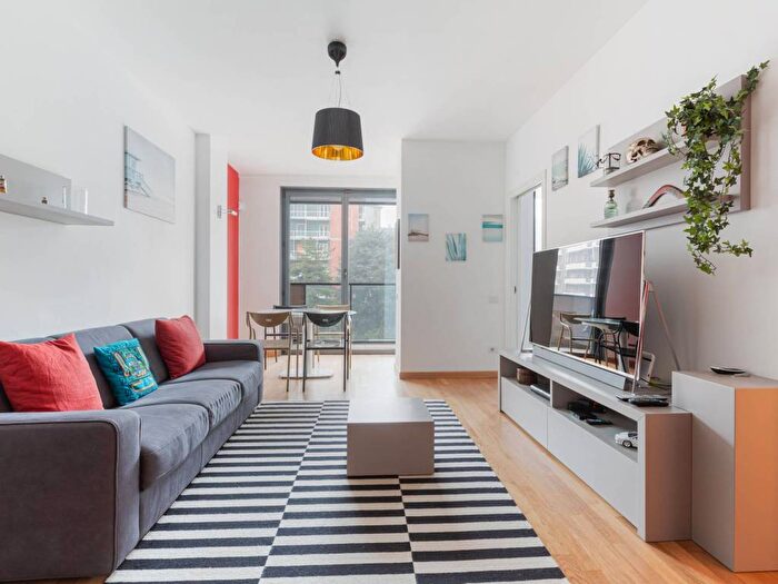 Appartamento bilocale in affitto in Viale Legioni Romane, Bande Nere, Milano