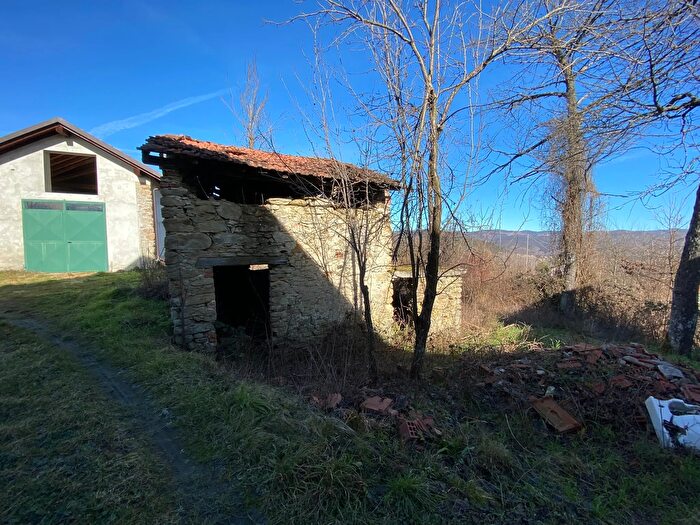 Casa con 6 locali in vendita in Via Frascheto, Pareto