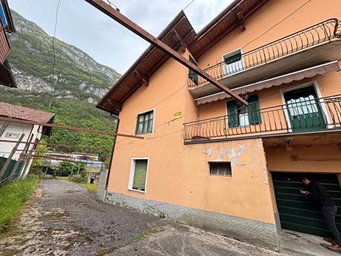 Casa con 9 locali in vendita in Via Fabio Filzi, Grigno