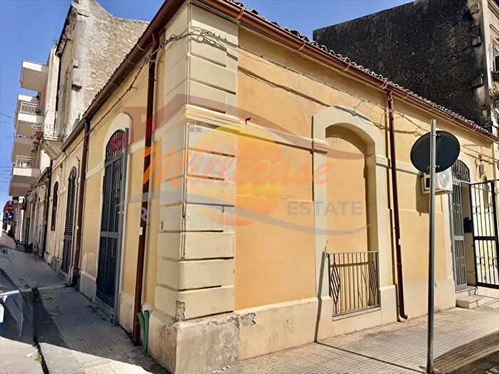 Casa trilocale in vendita in Via Agrigento, Siracusa